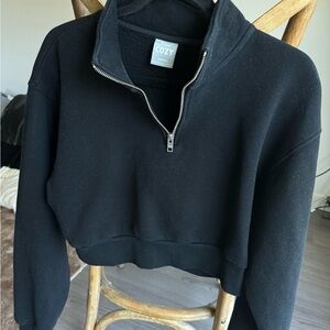 Aritzia TNA half zip black size Medium